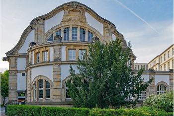Das denkmalgeschützte Maschinenhaus der TU Darmstadt wird heute als Vorlesungssaal genutzt.